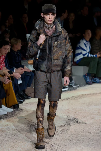 Look 15